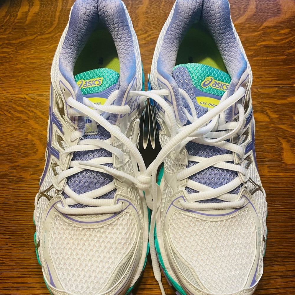 Ladies ASICS 8 1/2 Gel Nimbus Running Shoes